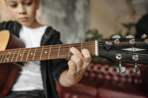 赵雷《背影吉他谱》-D调-革命吉他